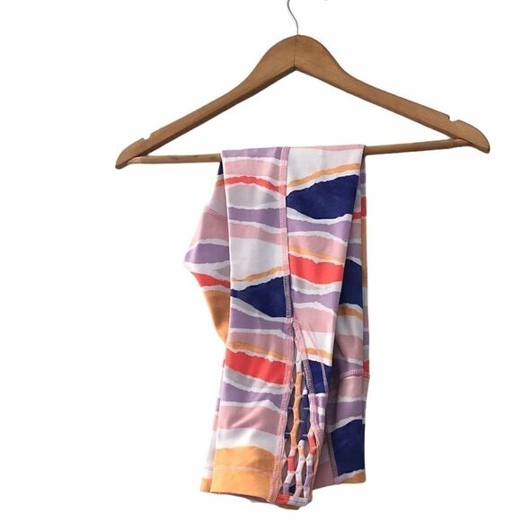 Lululemon True Self Crop Size 4 - Picture 4 of 4